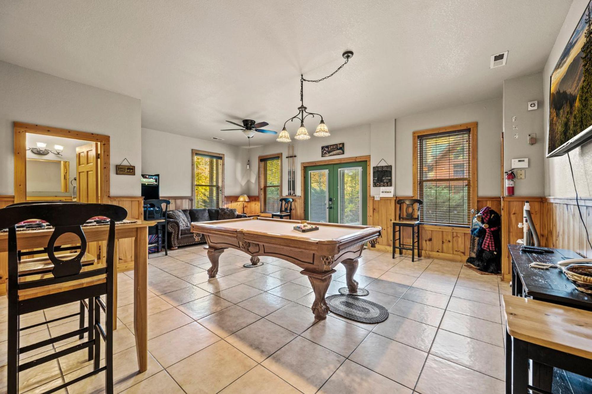 Relaxation Retreat - Pickleball Cabin - Wi-Fi, Fire Pit With Bar, Ev, Game Room, Hot Tub, Pool Access - Mins To Pf セバービル エクステリア 写真