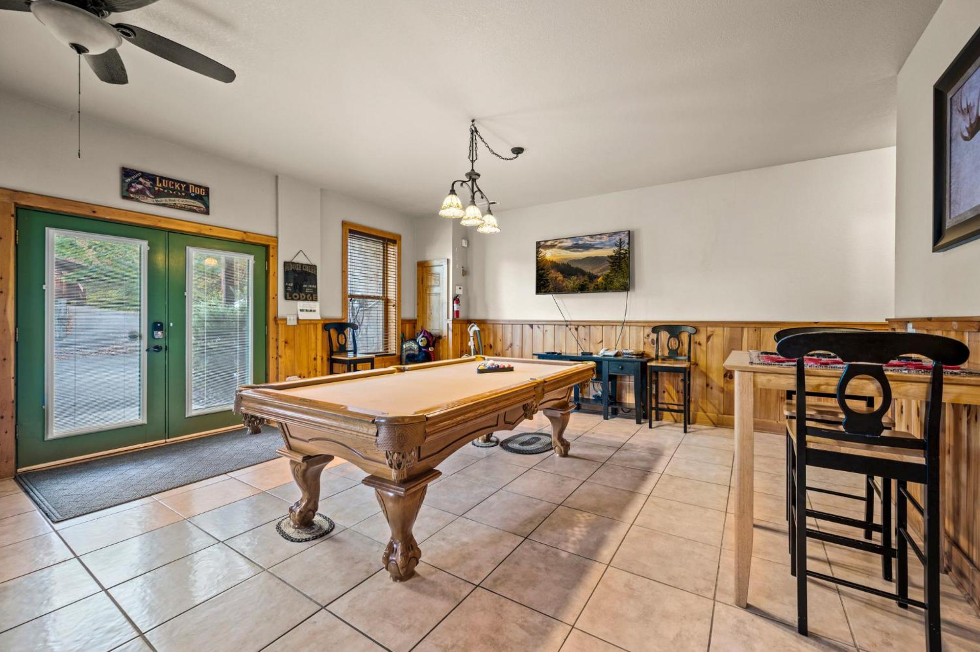 Relaxation Retreat - Pickleball Cabin - Wi-Fi, Fire Pit With Bar, Ev, Game Room, Hot Tub, Pool Access - Mins To Pf セバービル エクステリア 写真