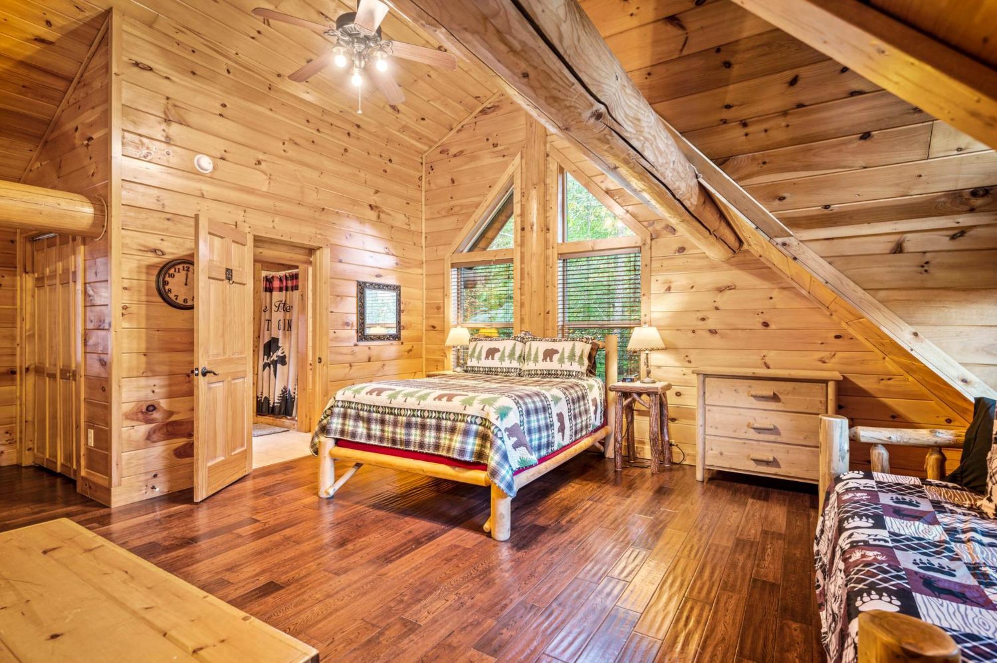 Relaxation Retreat - Pickleball Cabin - Wi-Fi, Fire Pit With Bar, Ev, Game Room, Hot Tub, Pool Access - Mins To Pf セバービル エクステリア 写真