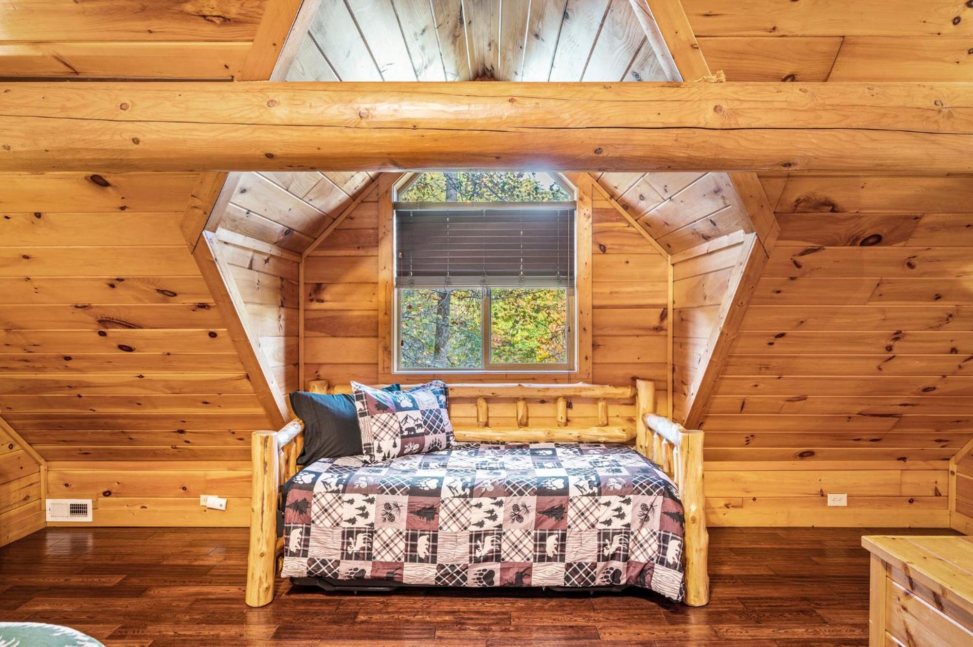 Relaxation Retreat - Pickleball Cabin - Wi-Fi, Fire Pit With Bar, Ev, Game Room, Hot Tub, Pool Access - Mins To Pf セバービル エクステリア 写真
